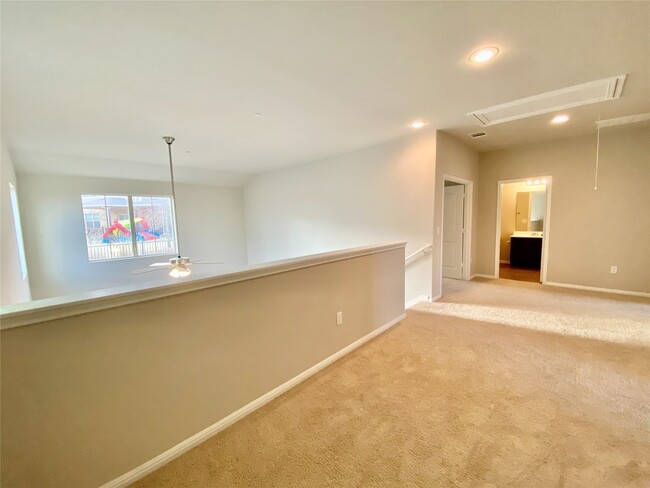 Building Photo - 516 E Slaughter Ln