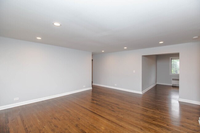 Building Photo - 6805 N Ridge Blvd