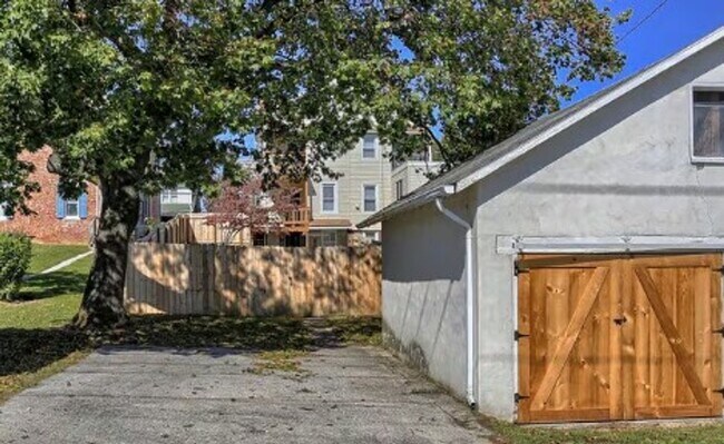 Building Photo - Beautiful 3 Bed, 1.5 Bath Home in Hanover, Pa!