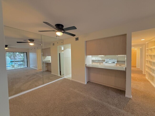 Building Photo - 775 N Village Dr