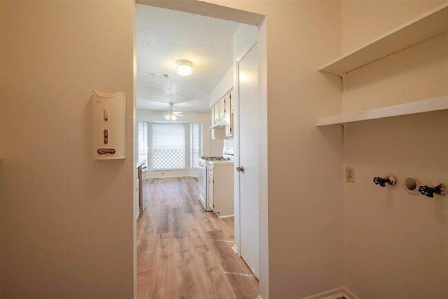 Building Photo - 10906 Maple Rock Dr