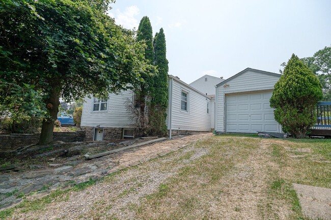 Building Photo - One Bedroom One Bath in Scott Township