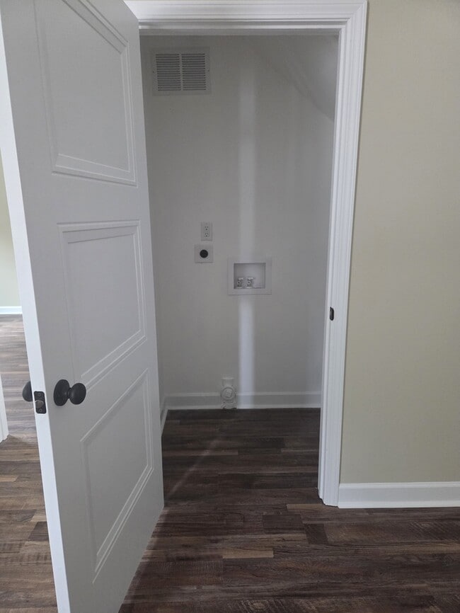 Building Photo - 210 W Washington Exd