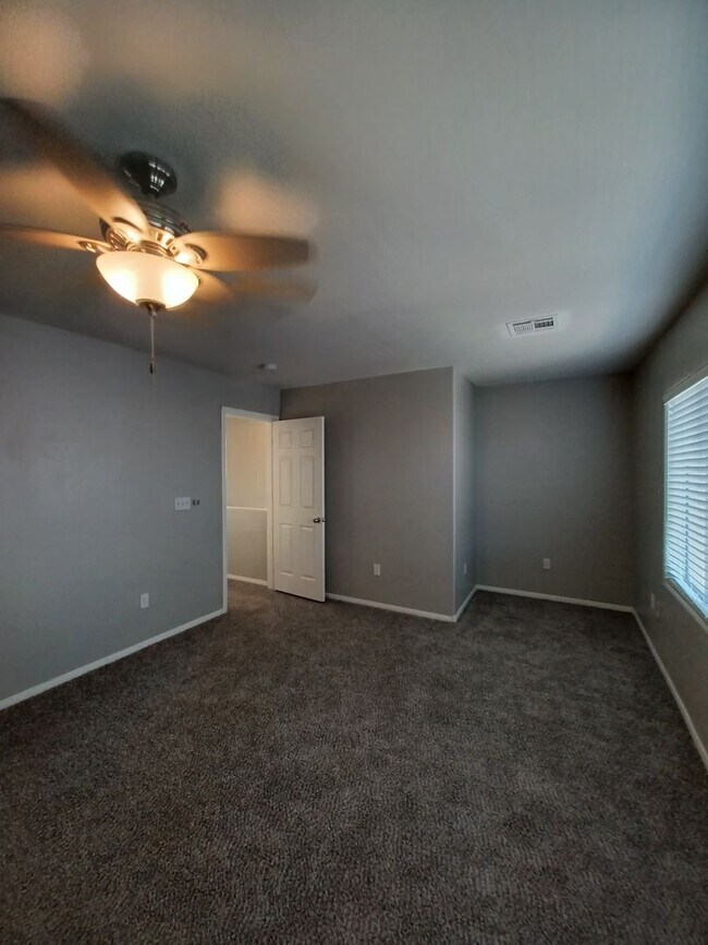 Building Photo - Spacious Tri-Level Home with 4 Bedrooms & ...
