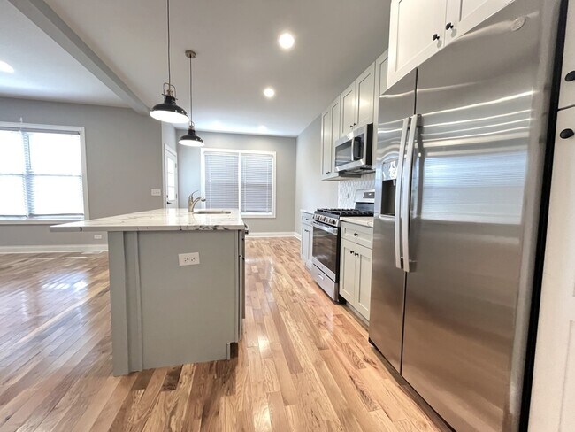 Building Photo - 739 Quail Ln