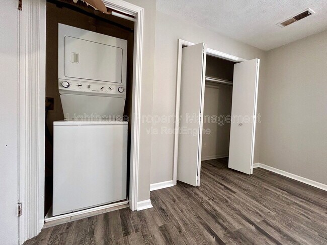 Building Photo - 2972 Vineland Ave SE