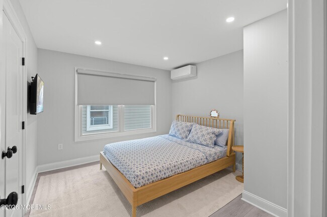 Building Photo - 11 Center St