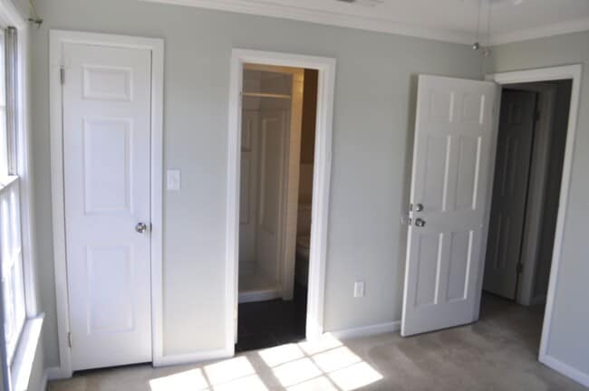 Building Photo - 9396 Pine Tree Rd