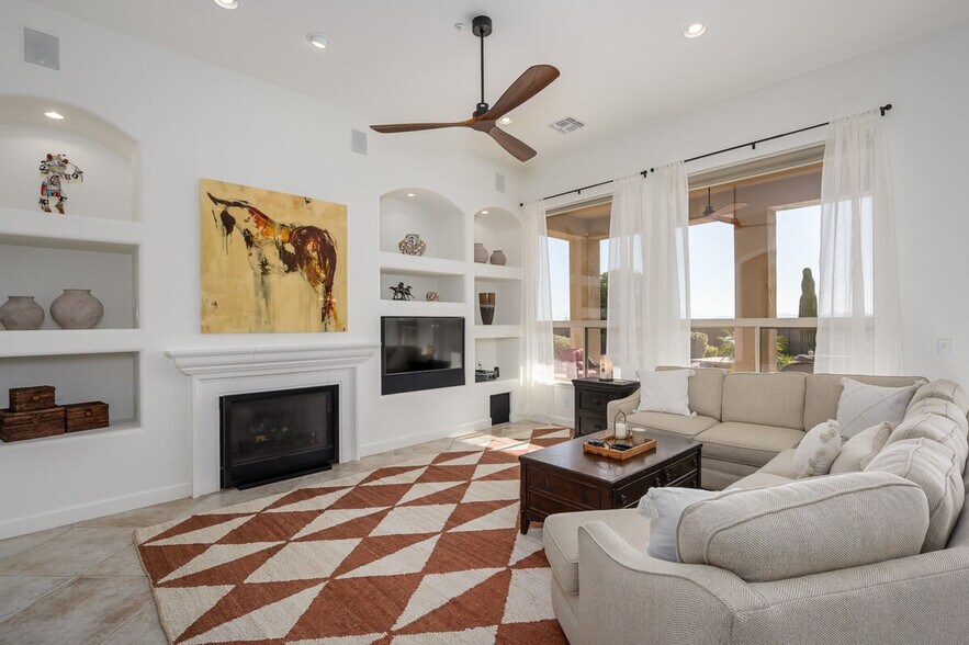 Building Photo - 14705 Canyon Dr