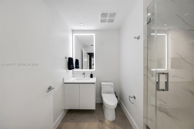 Building Photo - 700 NE 24th St