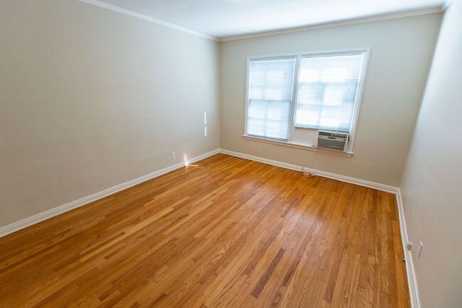 Interior Photo - 410 Veteran Avenue