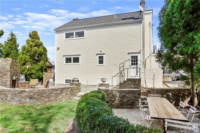 Building Photo - 4 Scofield Pl