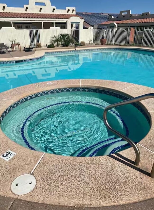 Building Photo - 2 Bedroom Townhouse in a Resort Style Community! All Utilities Included!