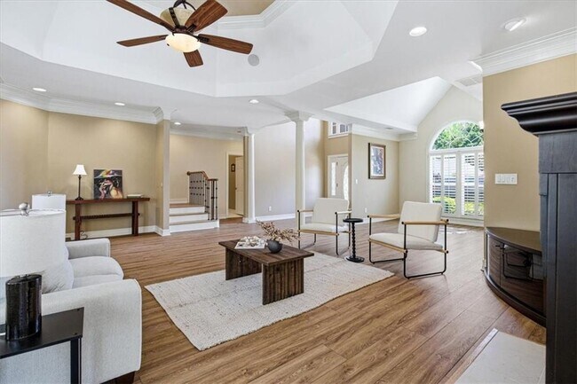 Building Photo - 210 Masters View Ct