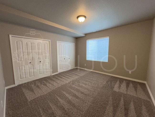 Building Photo - Large Well-Maintained Peyton Home