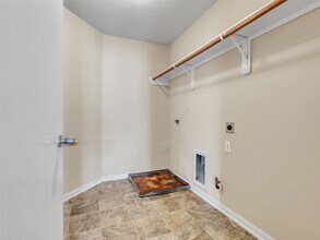 Building Photo - 5018 Blue Spruce Hill St