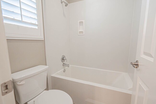 Building Photo - Beautiful 4-Bedroom Home with Solar and EV Charger in West Hills, Valencia!