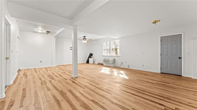 Building Photo - 405 Christopher Ln