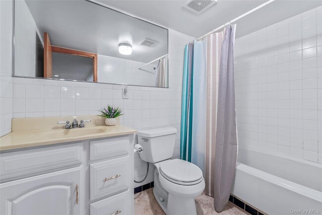 Building Photo - 45 21 Iris Ln