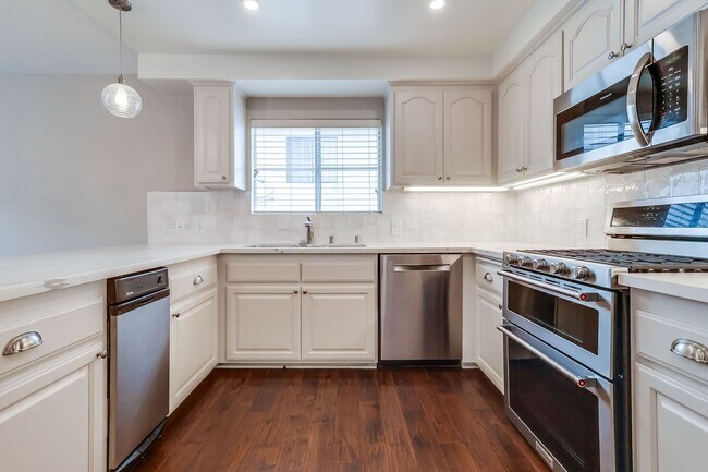Building Photo - 926 S Leland St