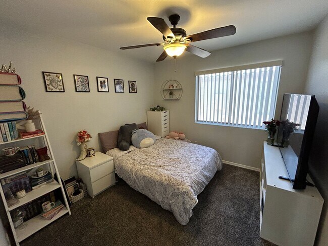 Building Photo - 16732 N 160th Ave