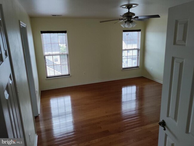 Building Photo - 1202 Ellis Ave