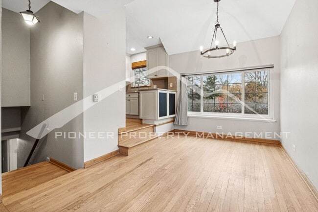 Building Photo - Spacious Home with Central AC and Washer/Dryer