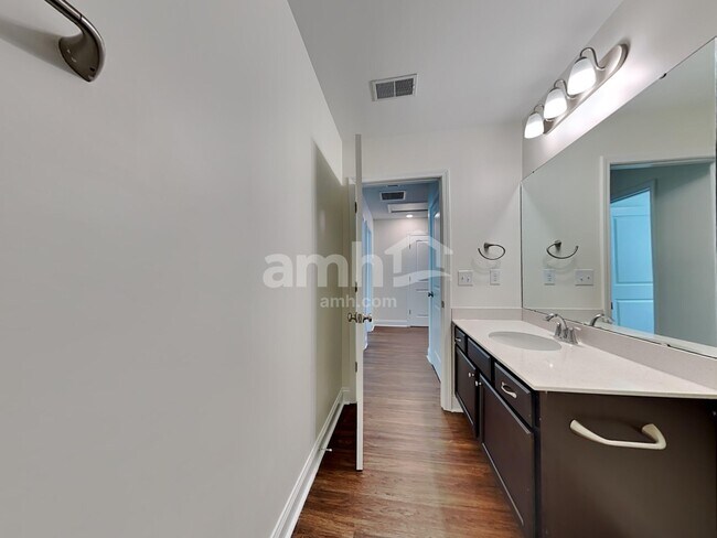 Building Photo - 308 West St