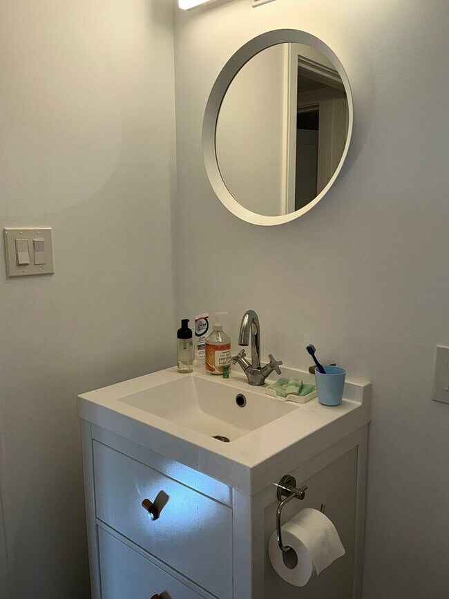 Building Photo - Fully remodeled 4BR 2.5BA colonial in 4 corners area of Silver Spring