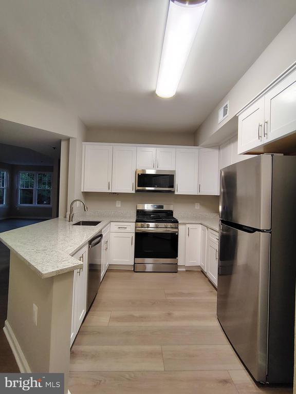 Building Photo - 1641 International Dr