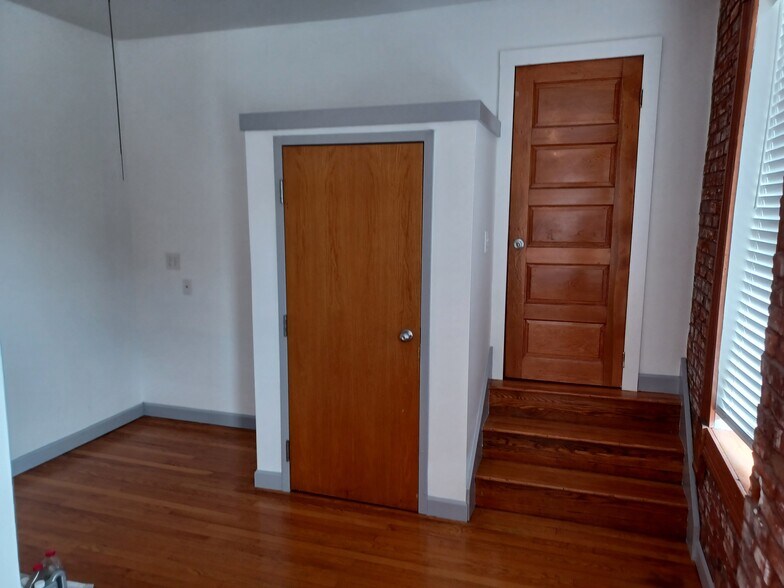 Building Photo - 4233 Chouteau Ave