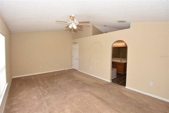 Building Photo - 27 Riverdale Ln