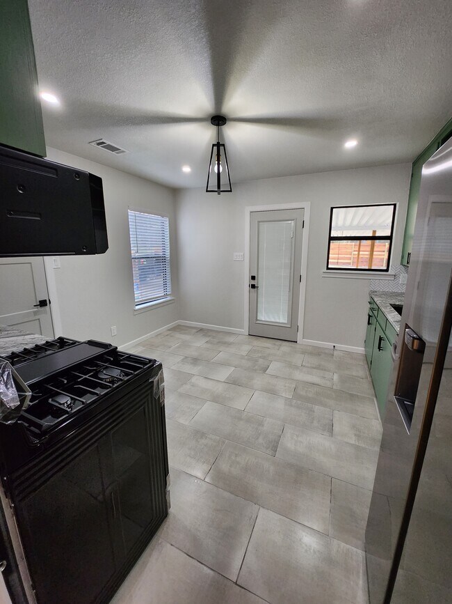 Building Photo - 1503 S 15th St