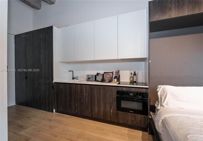 Building Photo - 5255 Collins Ave