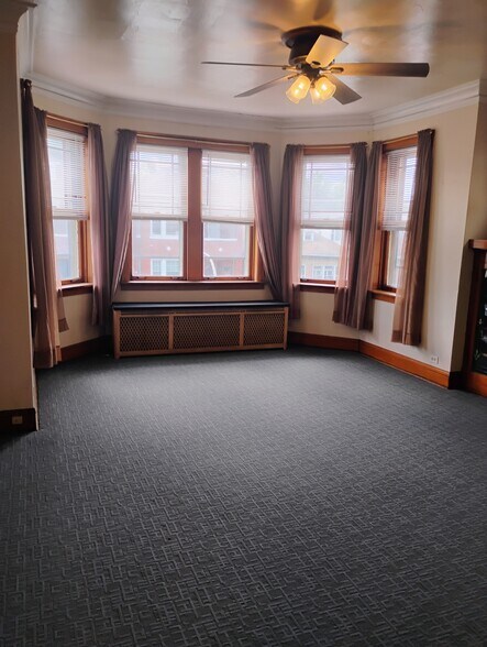Building Photo - 6727 S Maplewood Ave