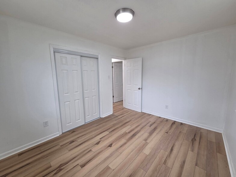 Building Photo - 5506 Campbell Ave