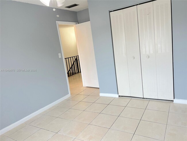 Building Photo - 6518 SW 41st St