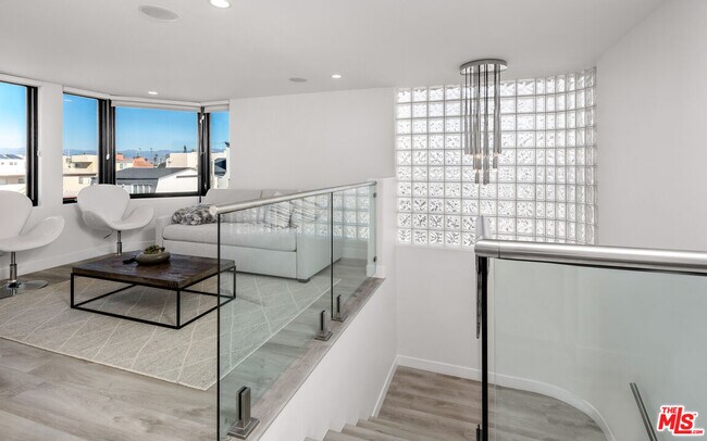 Building Photo - 3461 Ocean Dr