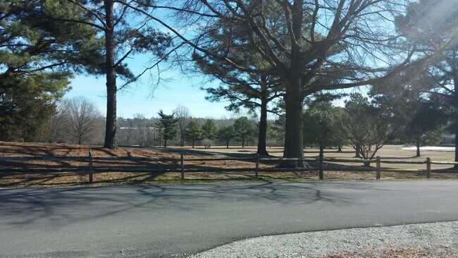 Building Photo - Adorable 3 bdrm/1.5 bath Home on a Corner Lot Across From Belmont Golf Course in Lakeside!