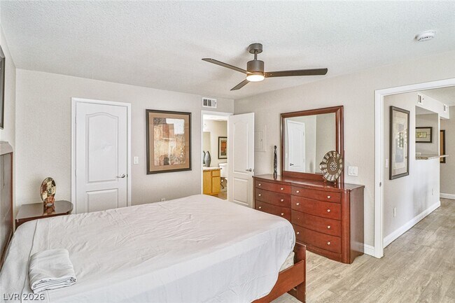 Building Photo - 5055 W Hacienda Ave