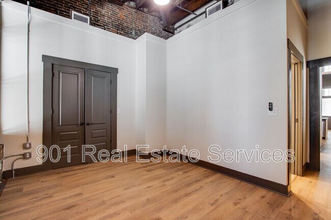 Building Photo - 124 Monroe Ave