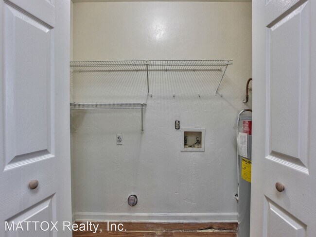 Building Photo - 2 br, 1.5 bath House - 4791 Leah Court