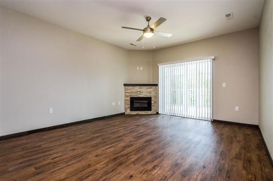 Building Photo - 2863 Spring Rose Circle