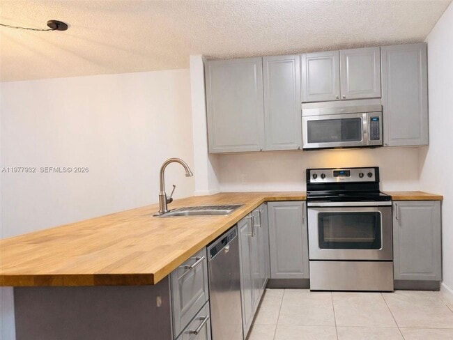 Building Photo - 614 Woodgate Cir