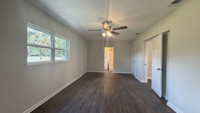 Building Photo - 8534 Addison Rd