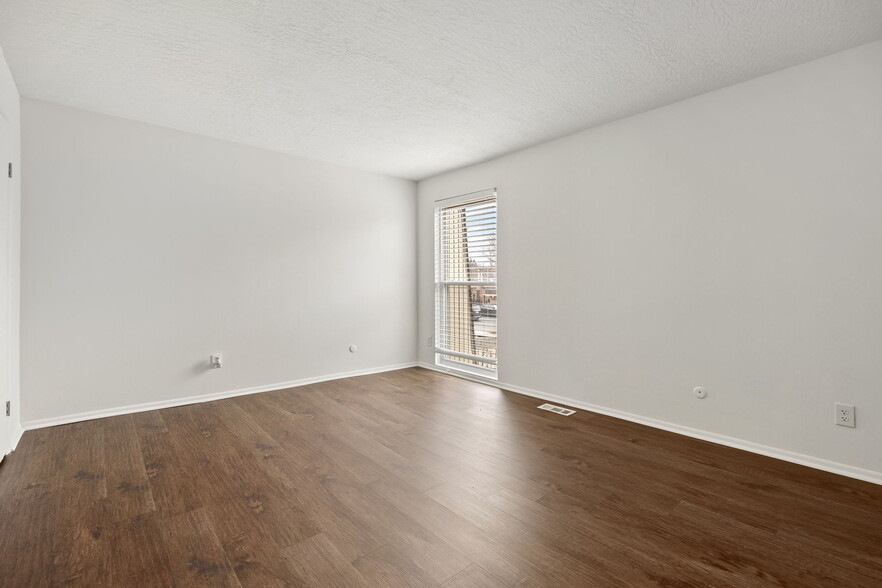 Building Photo - 7488 Country Brook Dr