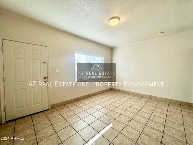 Building Photo - 1233 W Pierce St