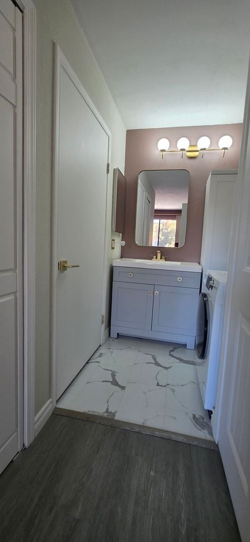 Building Photo - 1 Bedroom Bonita Condo Furnished/Unfurnished With Upgrades