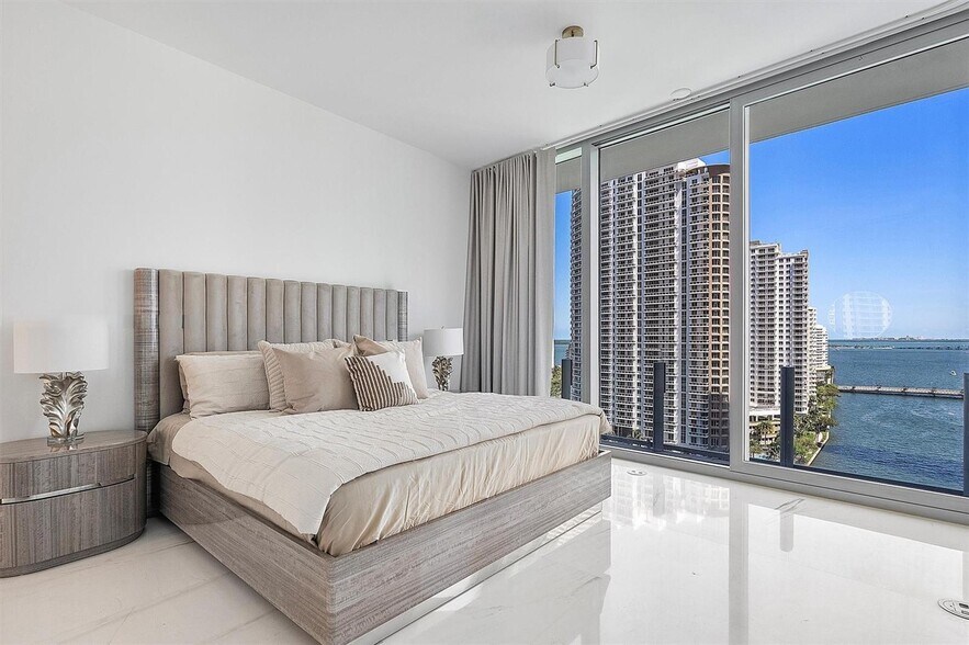 Building Photo - 300 Biscayne Boulevard Way