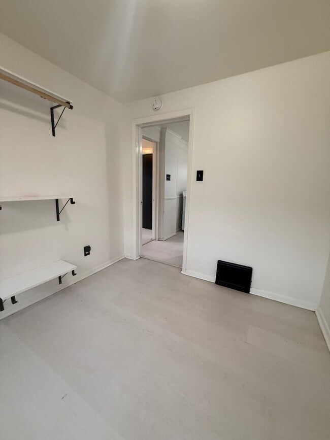 Building Photo - 5116 N 32nd St